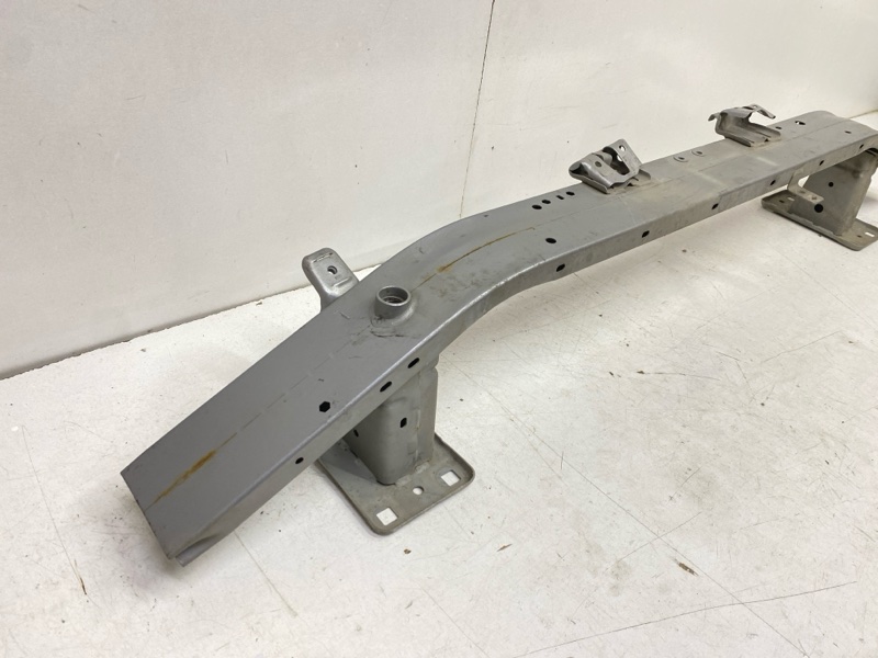 Усилитель переднего бампера