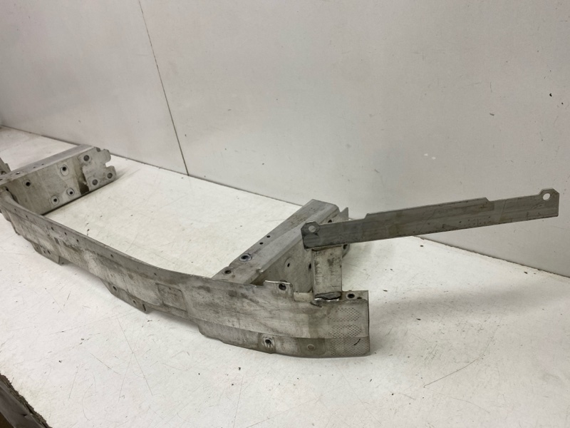 Усилитель переднего бампера