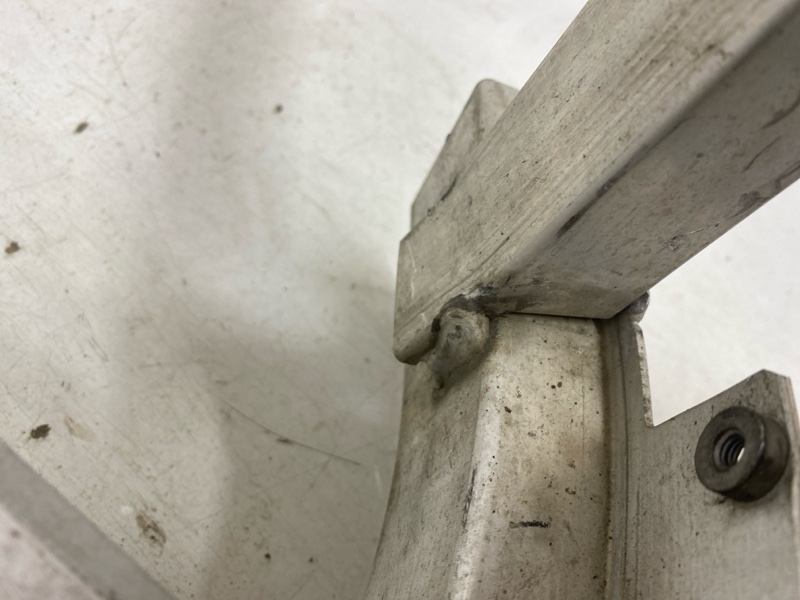 Усилитель переднего бампера