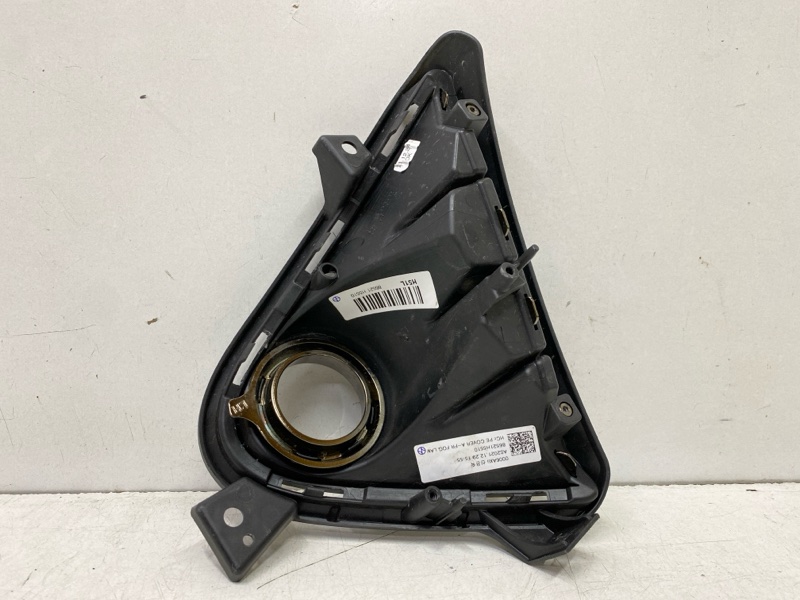 Рамка противотуманной фары левой