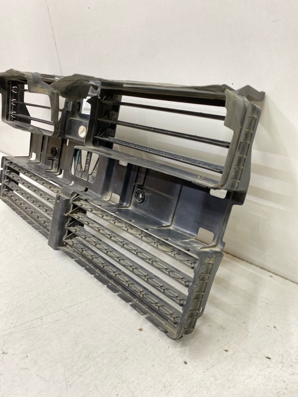 Жалюзи (воздуховод) бампера переднего