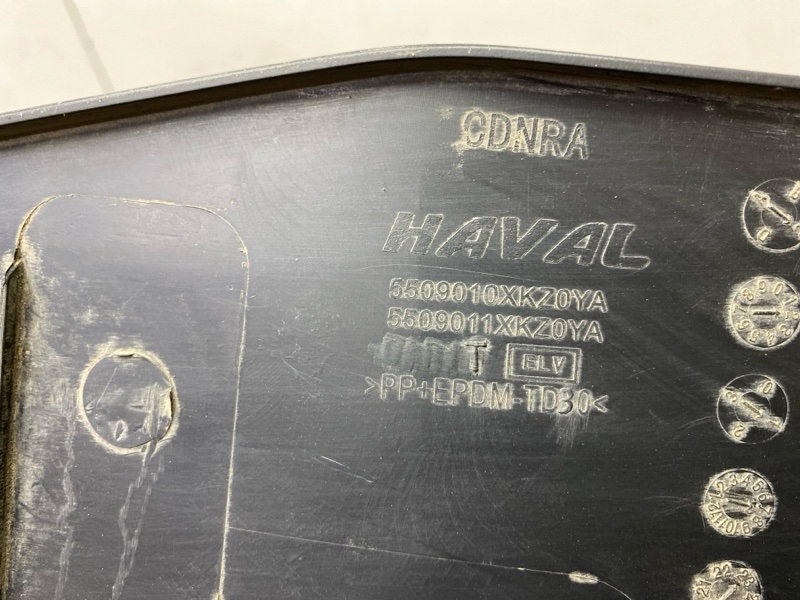 Кожух замка капота