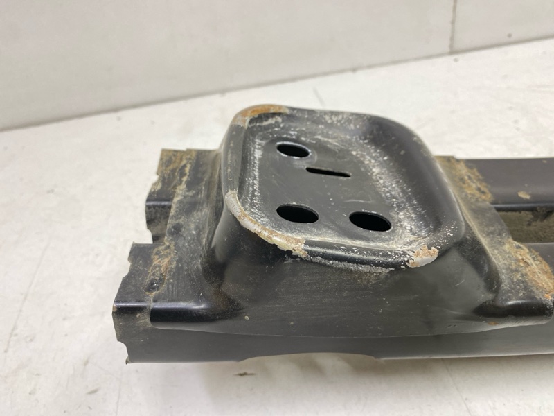 Усилитель заднего бампера