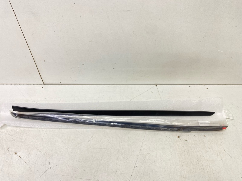 Молдинг лобового стекла