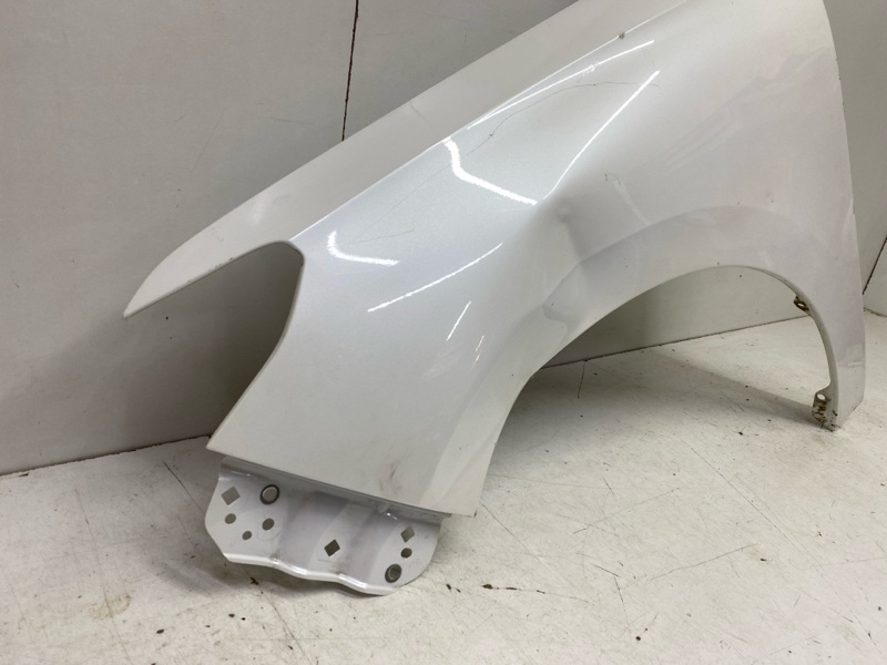 Крыло переднее левое