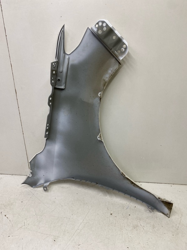 Крыло переднее левое