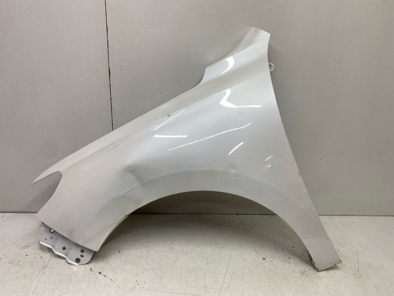 Крыло переднее левое