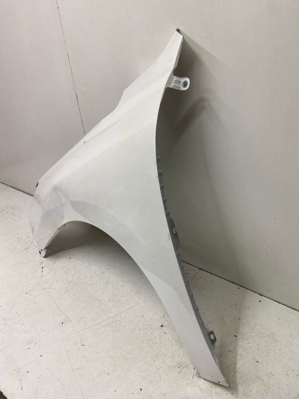 Крыло переднее левое