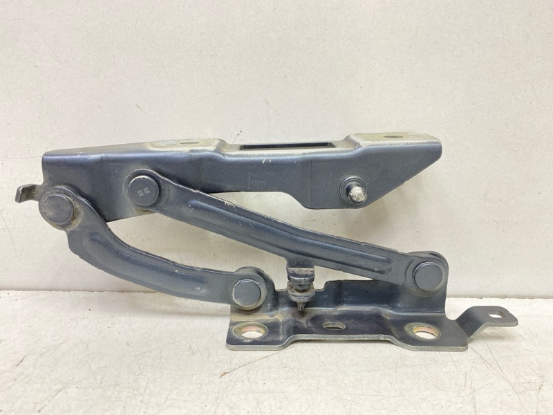 Петля капота