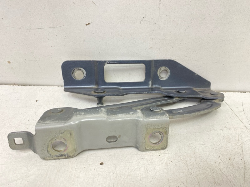 Петля капота