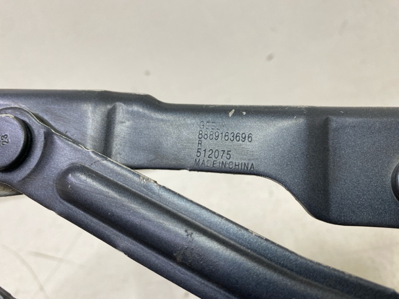 Петля капота