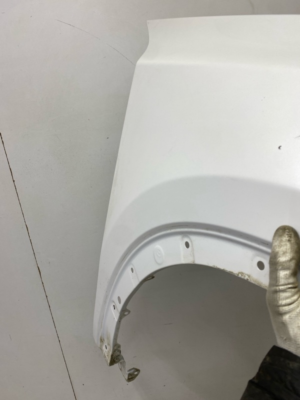 Крыло переднее правое