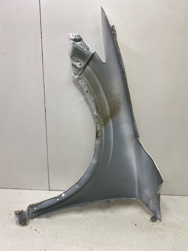 Крыло переднее правое