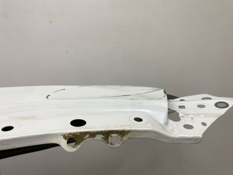 Крыло переднее правое