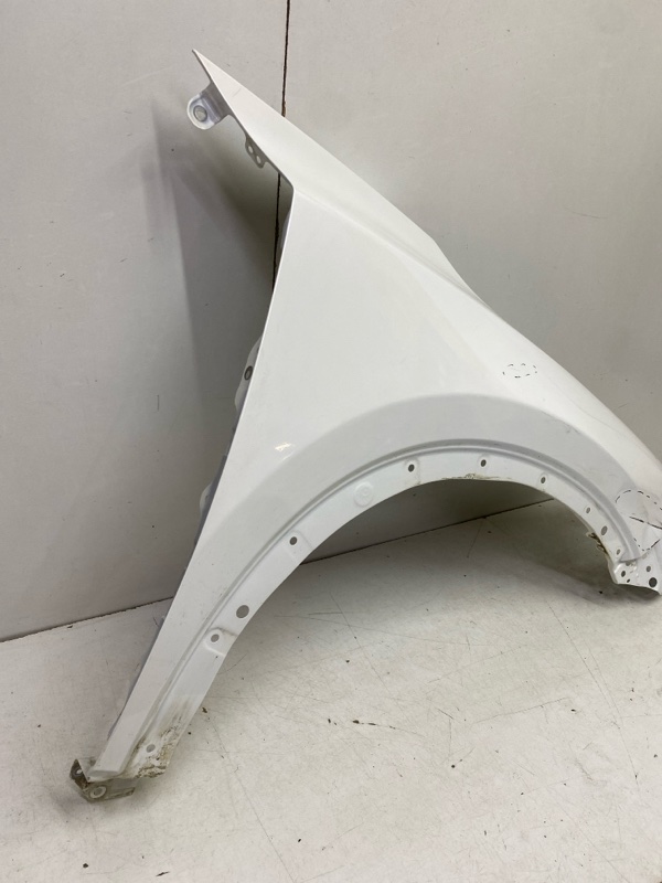 Крыло переднее правое