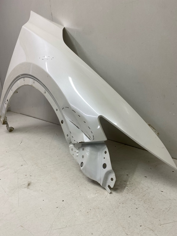 Крыло переднее правое