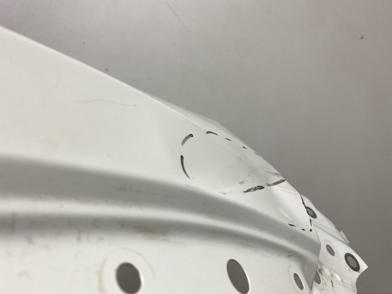 Крыло переднее правое