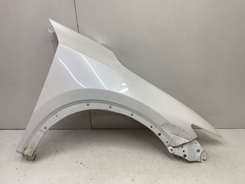 Крыло переднее правое