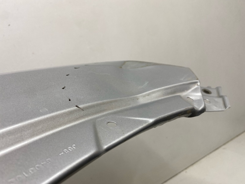 Крыло переднее правое