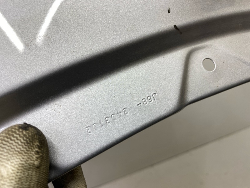 Крыло переднее правое