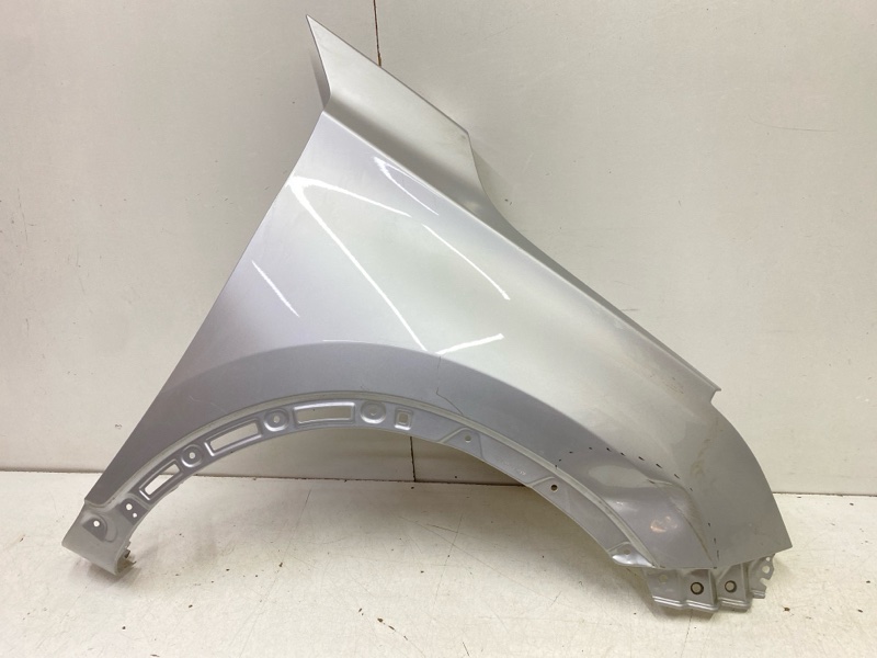 Крыло переднее правое