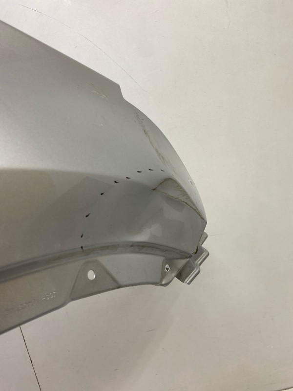 Крыло переднее правое