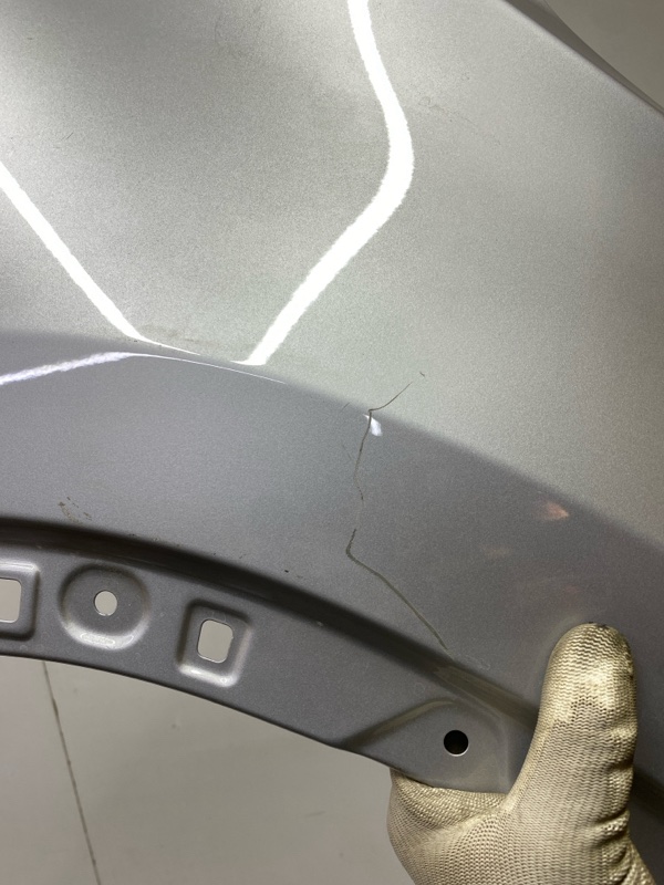 Крыло переднее правое