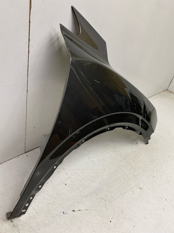 Крыло переднее правое