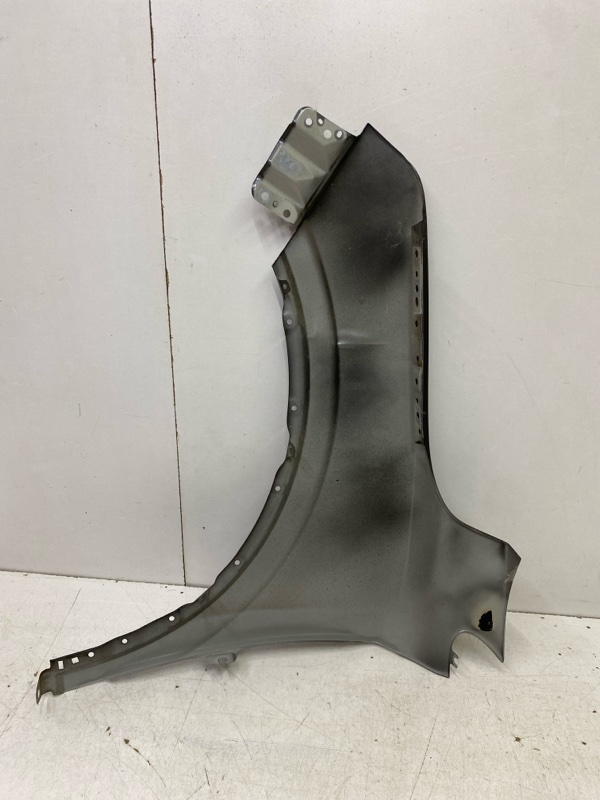 Крыло переднее правое