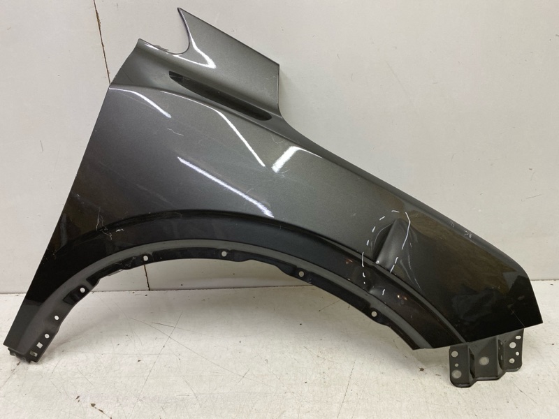 Крыло переднее правое