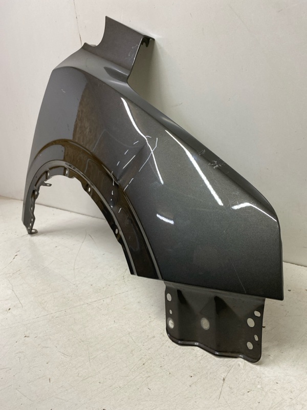 Крыло переднее правое