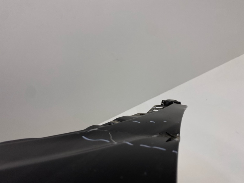 Крыло переднее правое