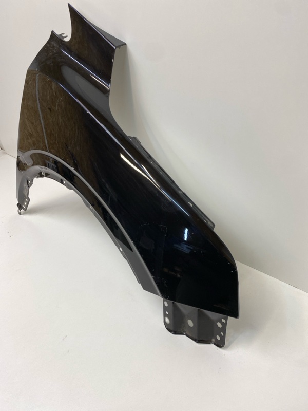 Крыло переднее правое