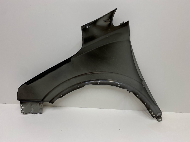 Крыло переднее правое