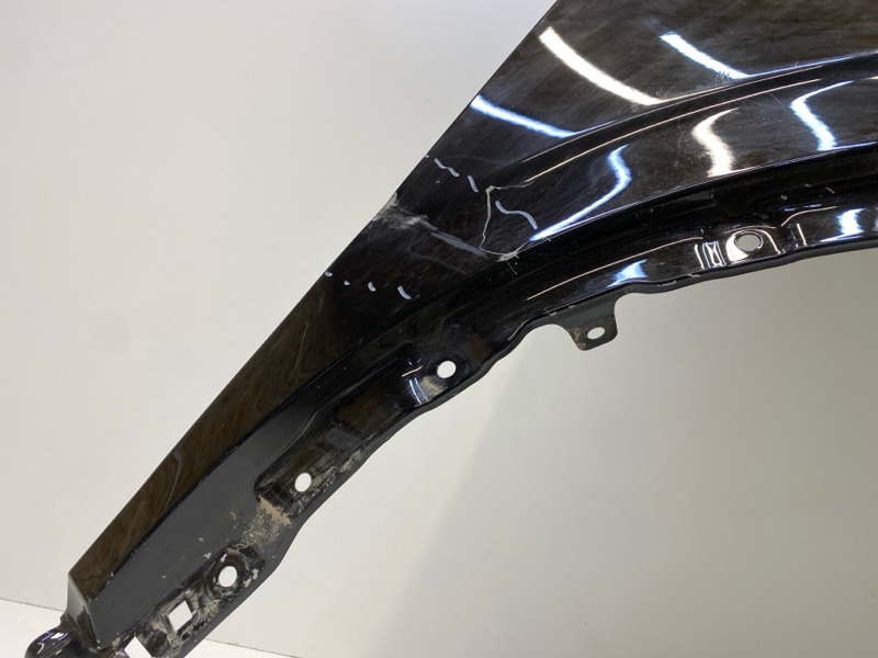 Крыло переднее правое