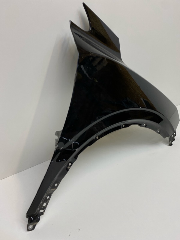 Крыло переднее правое