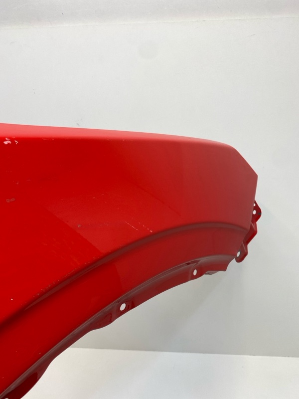 Крыло переднее правое