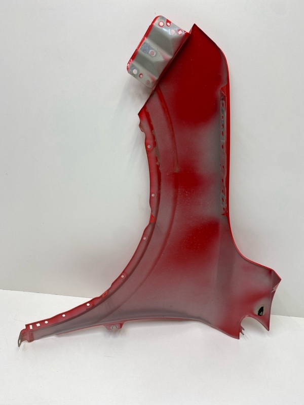 Крыло переднее правое