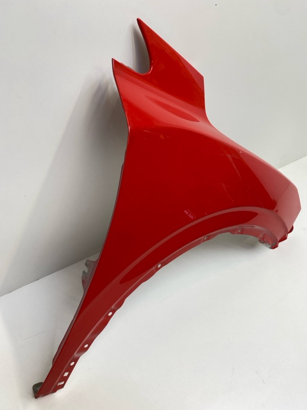 Крыло переднее правое