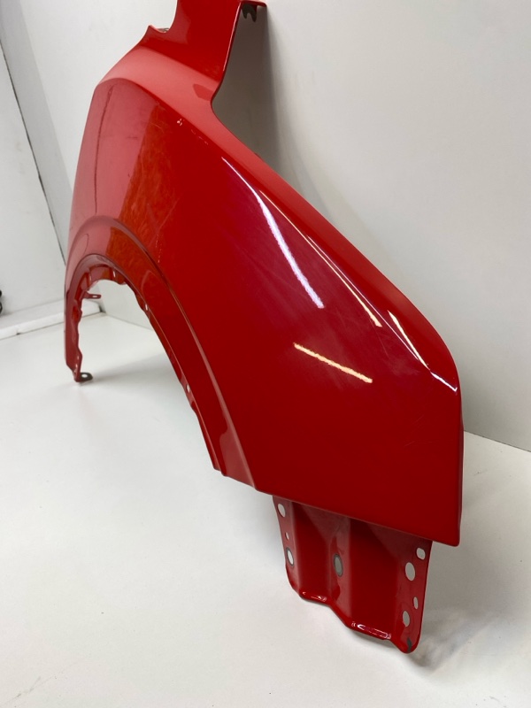 Крыло переднее правое