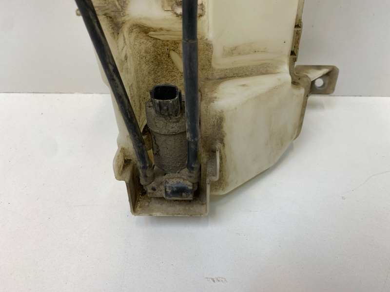 Бачок омывателя лобового стекла