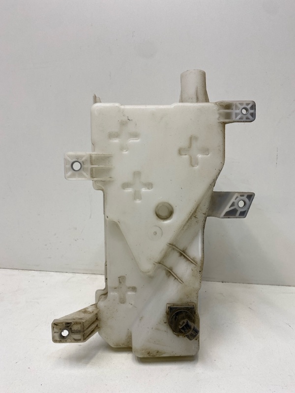 Бачок омывателя лобового стекла