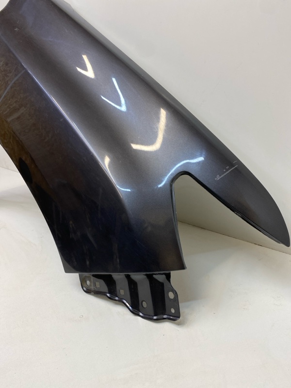 Крыло переднее правое