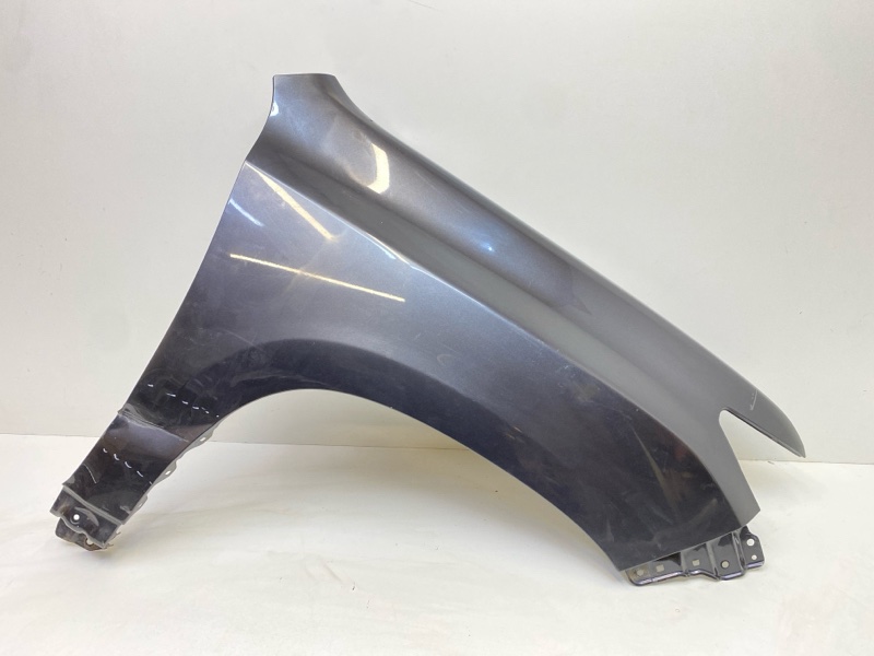 Крыло переднее правое