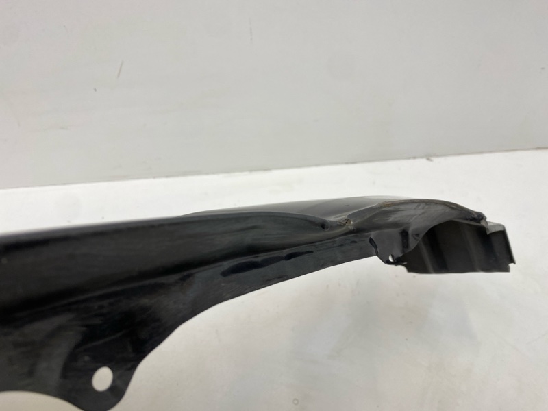 Крыло переднее правое