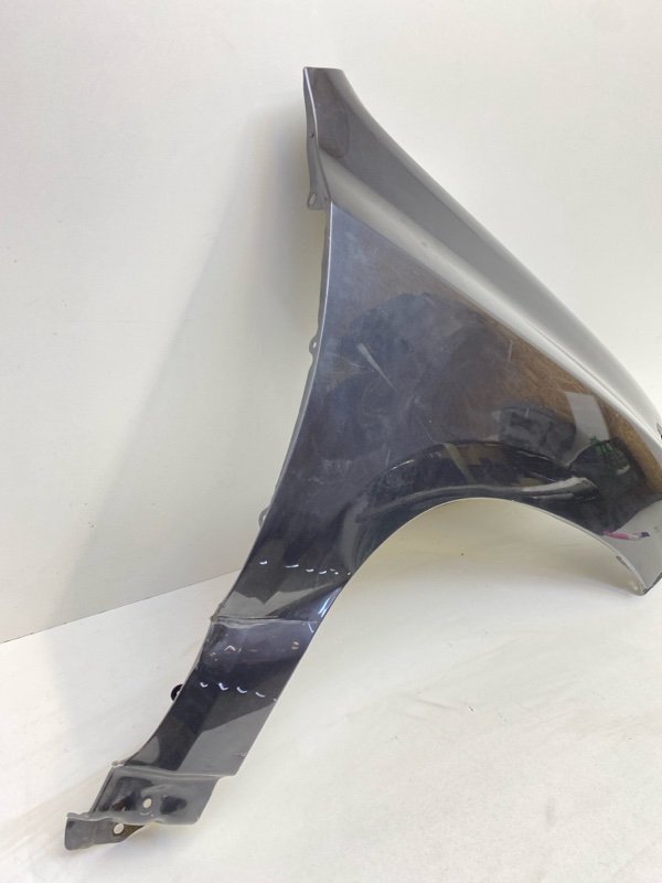 Крыло переднее правое