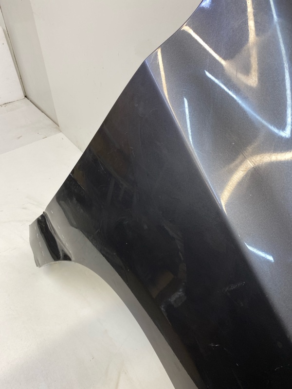 Крыло переднее правое