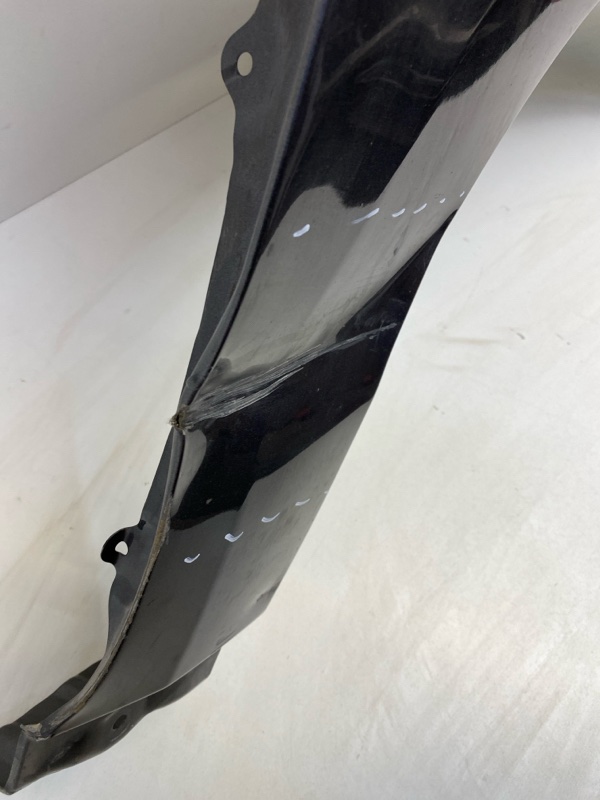 Крыло переднее правое