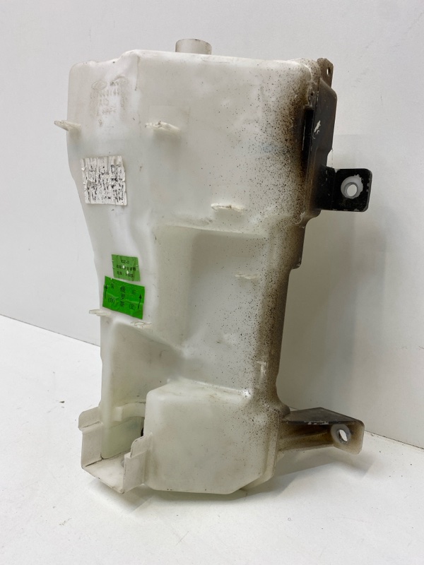 Бачок омывателя лобового стекла