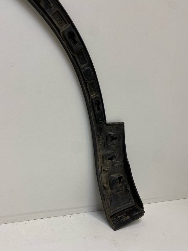 Накладка переднего крыла правого